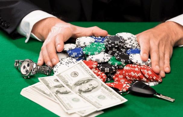 Người chơi truy cập game slot bong8899 trên điện thoại tại Việt Nam